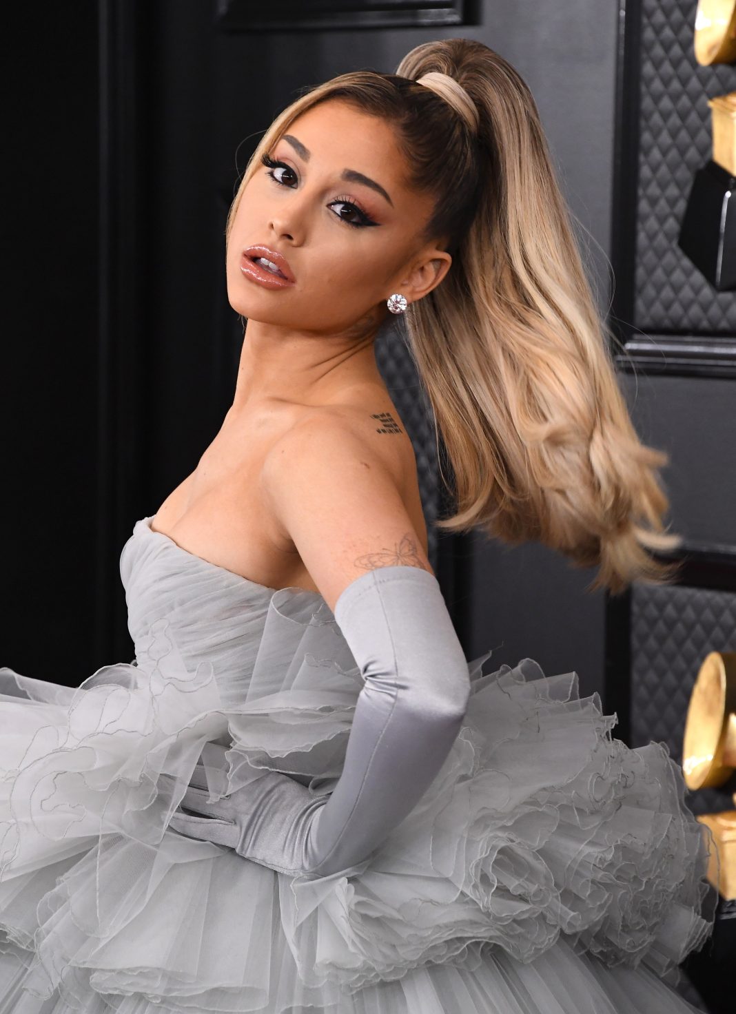 ariana-grande-brought-back-her-iconic-ponytail-hairstyle,-and-fans-are-excited-—-see-photos