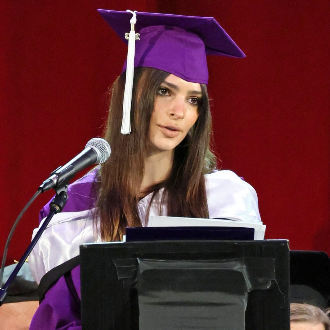 emily-ratajkowski-sends-moving-message-to-students-during-commencement