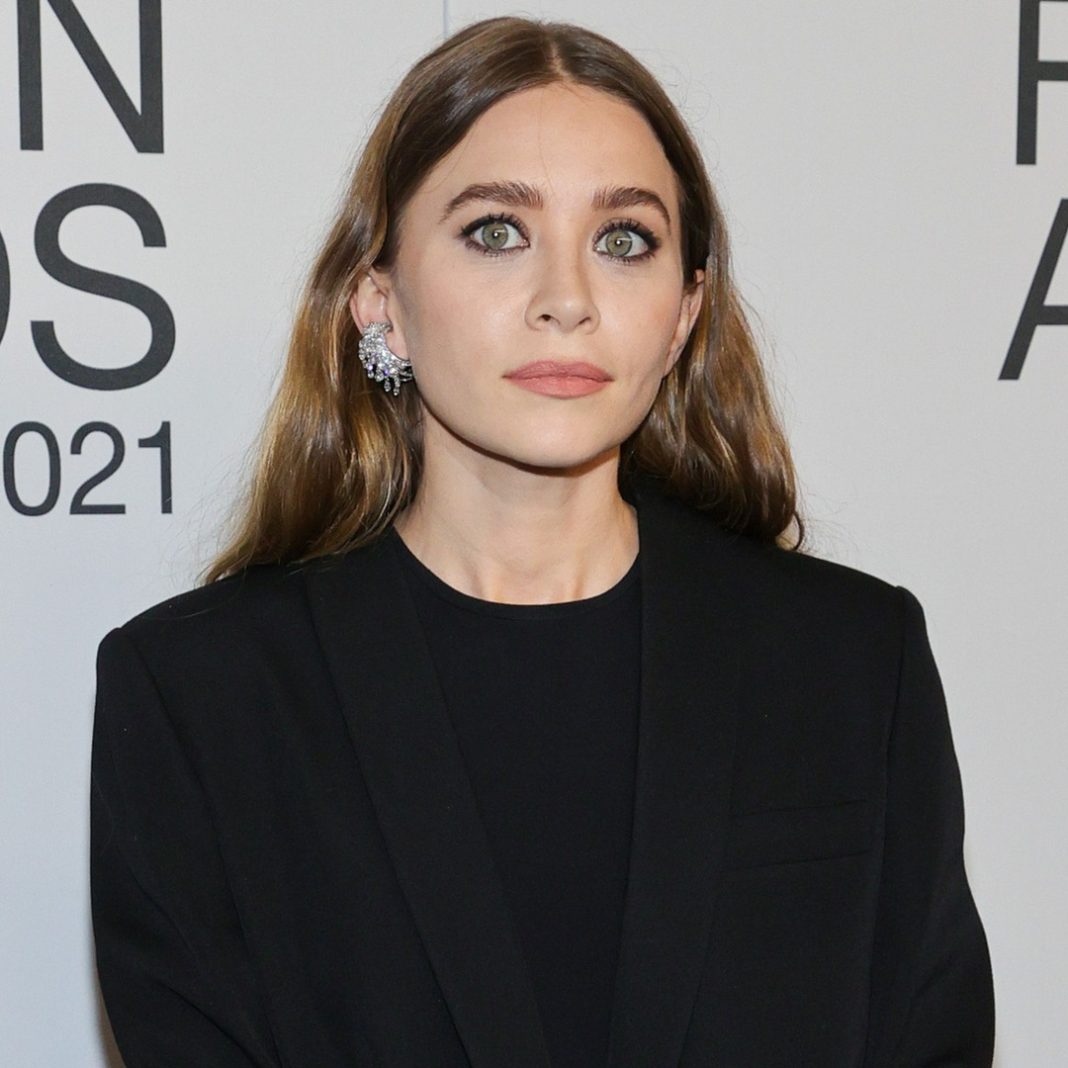 why-full-house-cast-is-in-disbelief-over-ashley-olsen’s-baby