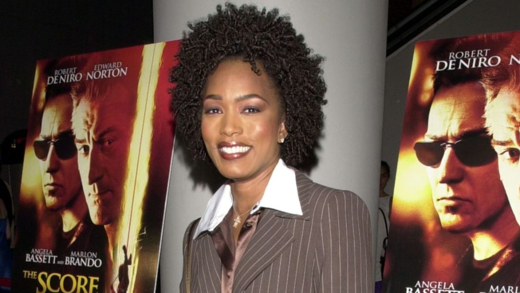 great-outfits-in-fashion-history:-angela-bassett-in-y2k-corporate-baddie-approved-suiting