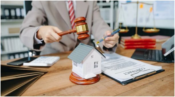 Understanding the Role of an Estate Lawyer