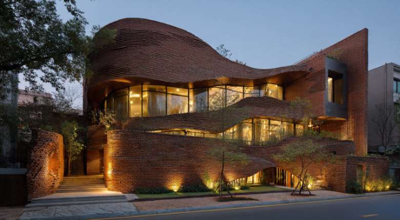 Undulating Brick Facade That Balances Light and Privacy (Complete Guide)